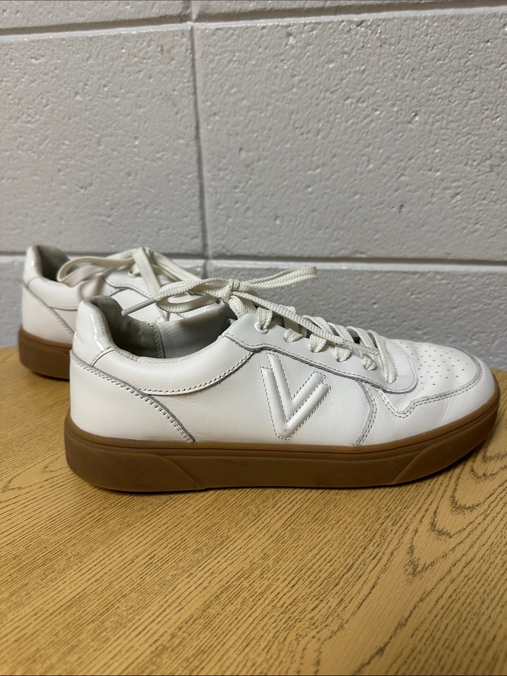 Vionic Kimmie Court Leather Sneakers | White / Gum Sole (8.5 wide)